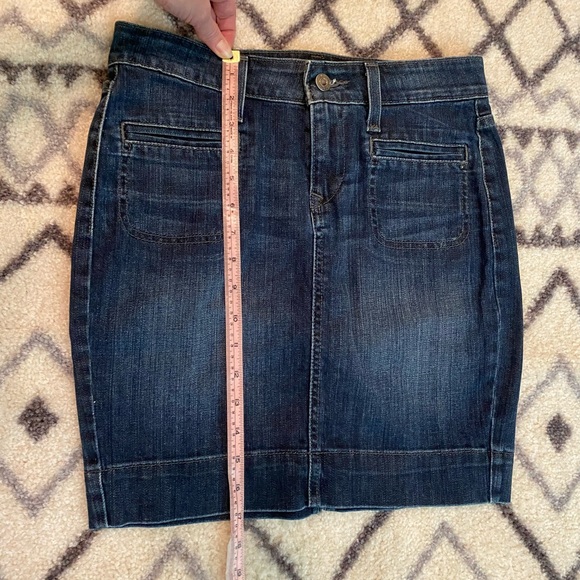 Cute! LEVI’S Jeans mini skirt size 2, 2 front pockets and back pockets - Picture 2 of 7